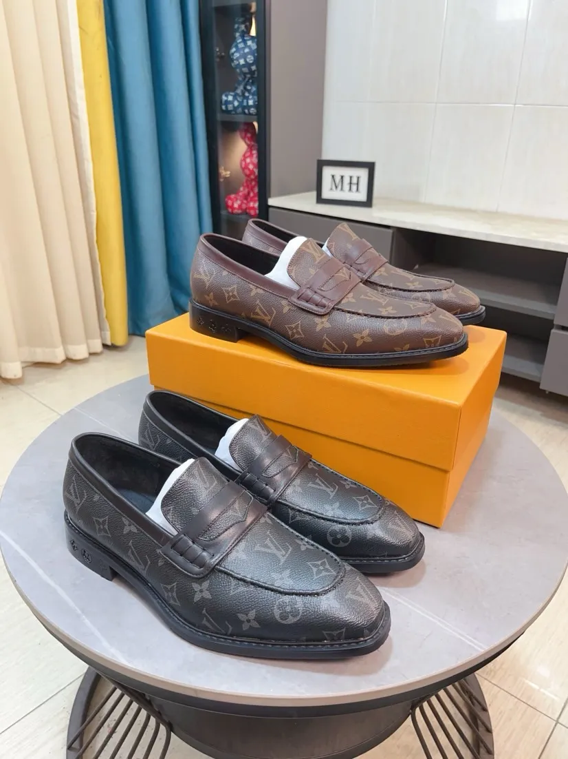 Ex-factory price 720🌹🌹High version [LV] Louis Vuitton's popular casual leather shoes🎖Fashionable and elegant🎖🎖Material: Original imported open-edge beaded cowhide, washed cowhide leather lining, original open-molded rubber outsole, high-end and classy, ​​elegant quality, instantly transforming into a handsome man ❤❤Standard\nNumber: 38-44